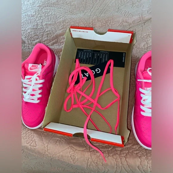 BNWB Nike Dunk Low Hyper Pink - Picture 5 of 8